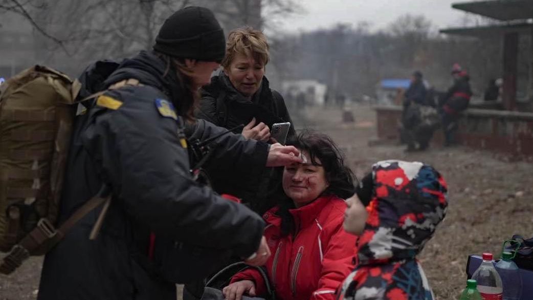 „Svitlana je pryč.“ Kyjevané po masivním ruském útoku hledají blízké